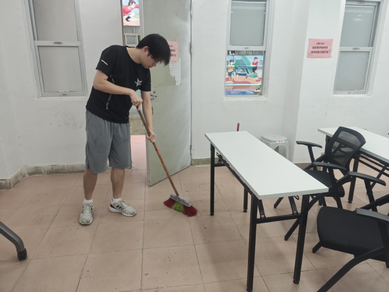 信息学院开展“五一劳动美，杜鹃...